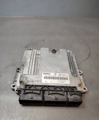 Renault Trafic III (X82) Engine control unit/module 0281032700