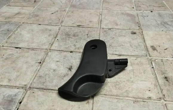 BMW 3 E46 Engine bonnet (hood) release handle 8223163