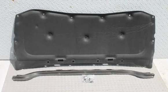 Suzuki SX4 S-Cross Engine bonnet/hood sound/heat insulation 72440-63T00 72363-61M0 PODBITKA-MASKI