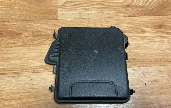 Renault Megane III Fuse box cover 284C40002R