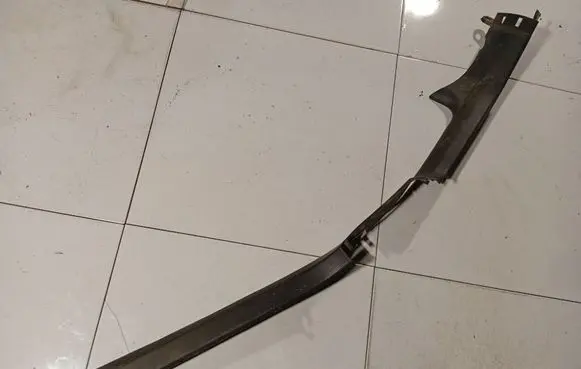 Front sill trim cover