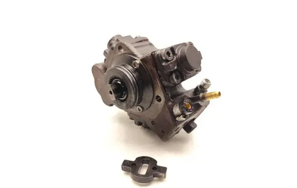 Alfa Romeo Mito Fuel injection high pressure pump 55230348 0445010243