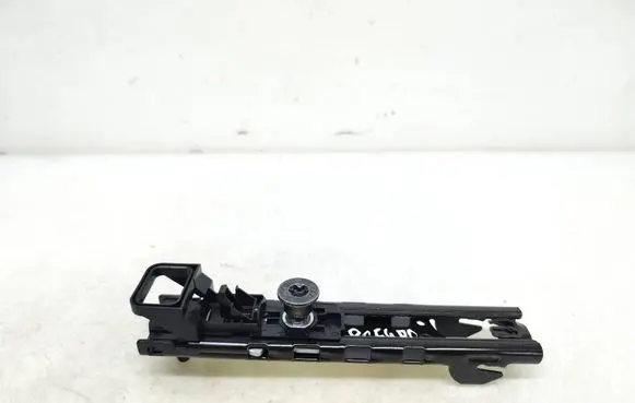 Tesla Model Y Seat belt adjustment rail 1068130C1B 640754100B CZ723289300VT9