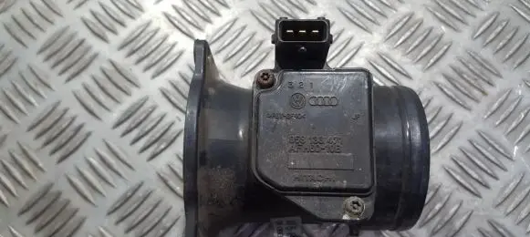 Audi A4 S4 B5 8D Mass air flow meter 058133471 AFH60-10B