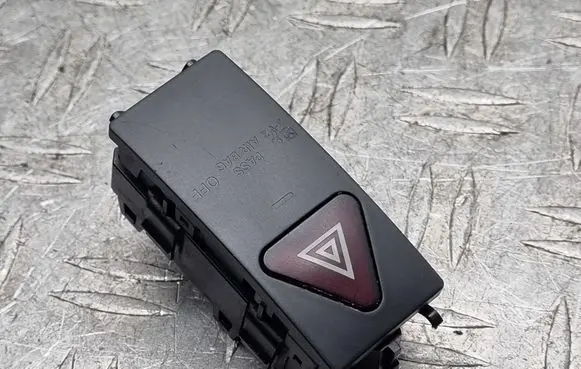 Mercedes-Benz E W212 Hazard light switch 2129052600