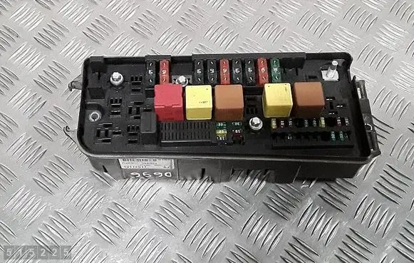 Opel Vectra C Fuse module 13112917