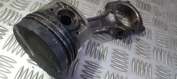 Nissan Primera Piston with connecting rod