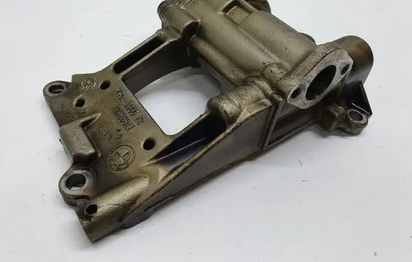 BMW 5 E60 E61 Oil pump 7789838 8706651032