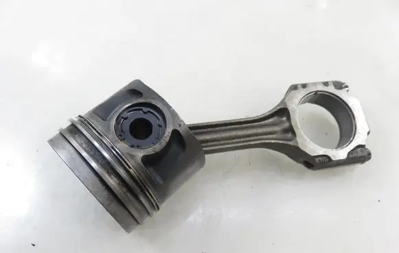 Volvo 850 Piston with connecting rod 81L33
