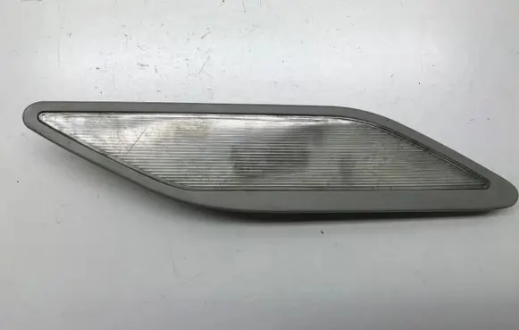 BMW 5 E39 Rear seat light 8363608