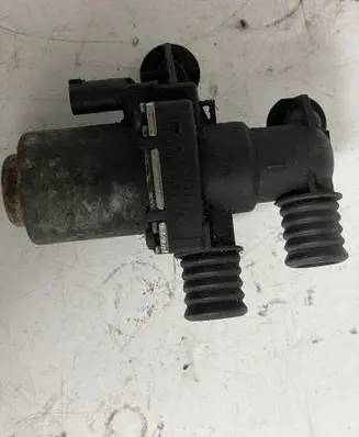 BMW 5 E39 Coolant heater control valve 8369805