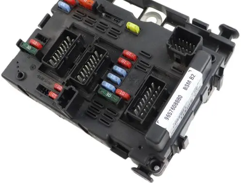 Peugeot 307 Fuse module 9657608880 83029412