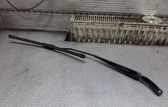 Volvo XC70 Windshield/front glass wiper blade 8624269