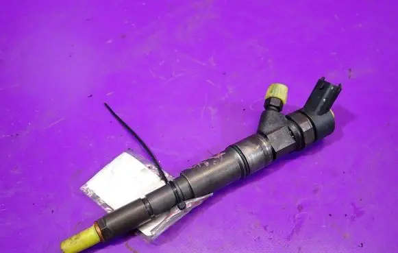 BMW 7 E38 Fuel injector 0445110047