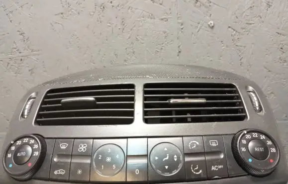 Mercedes-Benz E W211 Climate control unit 2118300090