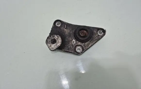Mercedes-Benz B W245 Engine mounting bracket A2662230204