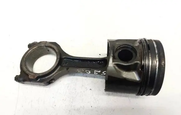 Ford Focus Piston with connecting rod 82l62 m279a