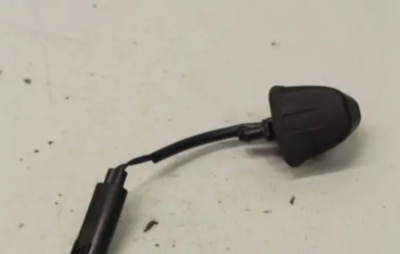 Windshield washer spray nozzle