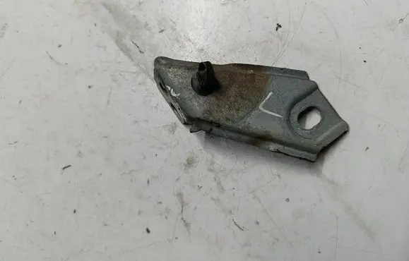 Volvo V40 Fender mounting bracket AWF1A8