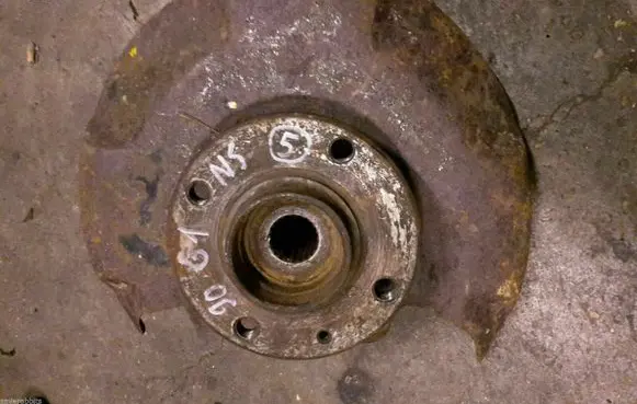 Volkswagen Jetta I Front wheel bearing hub 171407255A 90MM