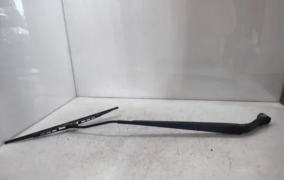 Nissan X-Trail T32 Front wiper blade arm