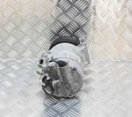 Volvo V40 Air conditioning (A/C) compressor (pump) 31418495