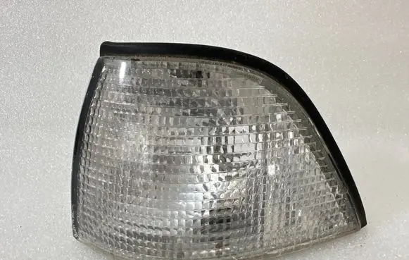 Audi 80 90 S2 B4 Front indicator light F05083101