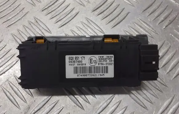 Volkswagen Polo IV 9N3 Alarm control unit/module 6Q0951171