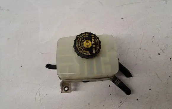 Lexus RX 330 - 350 - 400H Brake fluid reservoir 13231140500