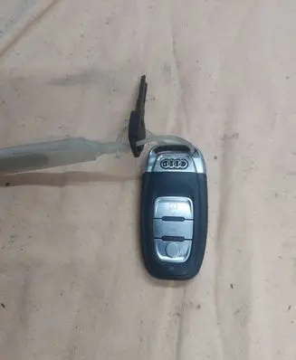 Audi A4 S4 B8 8K Ignition key/card 8K0959754H 0101801 0513000013589006