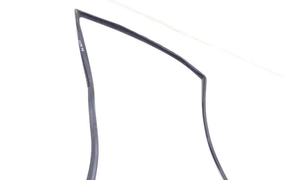 Volvo XC90 Rubber seal front door window/glass 
