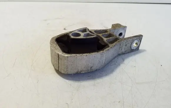 Engine mount bracket