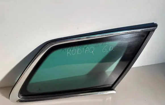 Skoda Kodiaq Rear side window 43R00101 E001264 DOT899M315AS3
