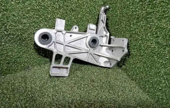 Mercedes-Benz E W212 Air filter cleaner box bracket assembly A6510902241
