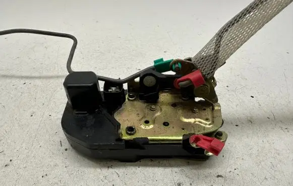 Dodge RAM Rear door lock