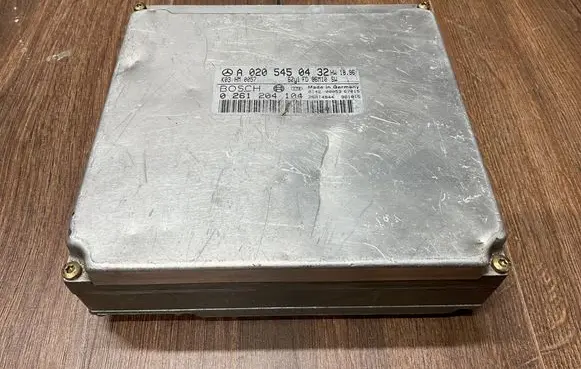 Mercedes-Benz E W210 Engine control unit/module 0261204104 A0205450432