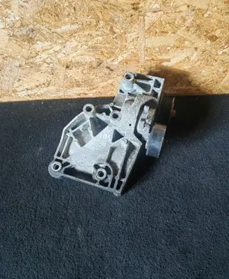 Opel Insignia A A/C compressor mount bracket 55582510