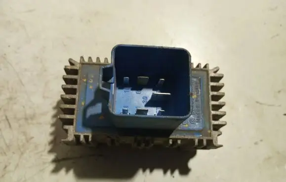 Opel Zafira B Glow plug pre-heat relay 55353011