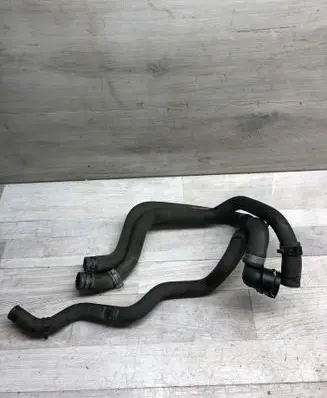 Coolant pipe/hose