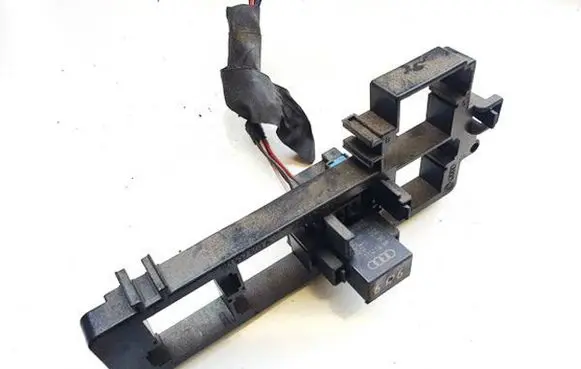 Volkswagen PASSAT B7 Other relay 4h0951253c