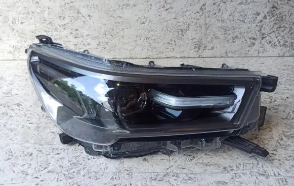 Toyota Hilux VIII Headlight/headlamp 81110-YP121