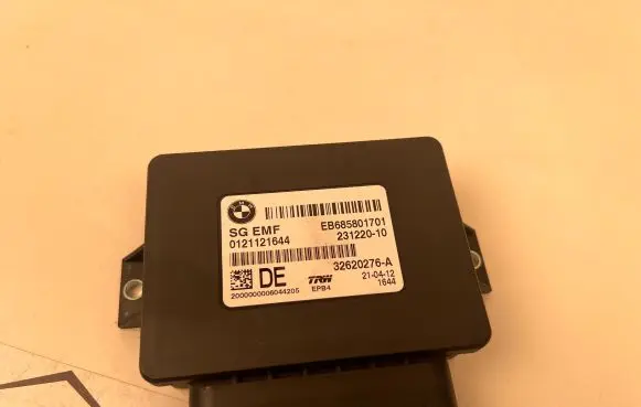 BMW X3 F25 Hand brake control module 685801701