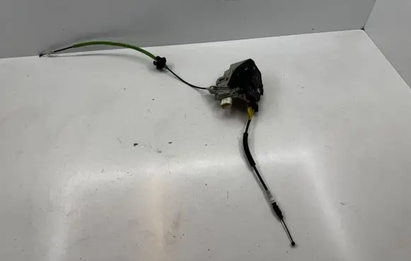 Audi TT TTS Mk2 Front door lock 8J2837016A