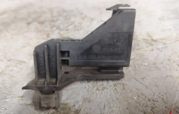 Mercedes-Benz C W205 Radiator mount bracket A2055014320 PA6GF30