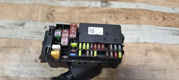 Chevrolet Cruze II Fuse module 15533697 1553369701