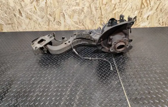 Nissan Qashqai Rear wheel hub spindle/knuckle 