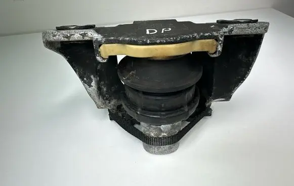 Volvo S90, V90 Engine mount bracket 31480353
