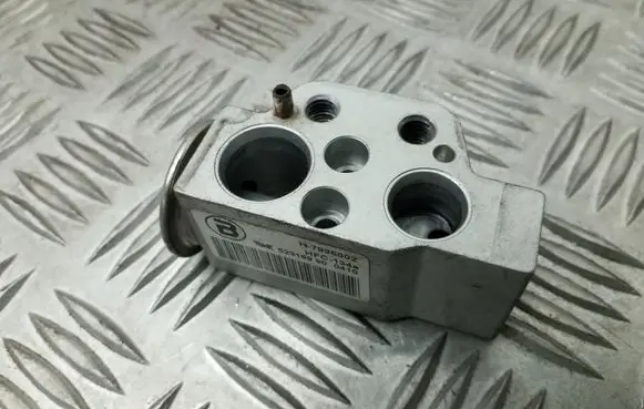 Audi A4 S4 B8 8K Air conditioning (A/C) expansion valve H7995002 523169 HFC
