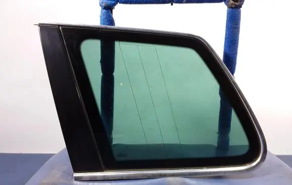 Volkswagen Touareg I Rear side window