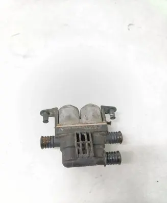BMW 5 E39 Coolant heater control valve 1147412137 8374995
